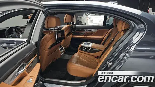 BMW 7 Series 2020 — ფოტო 28/37