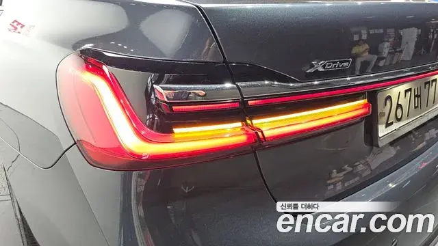 BMW 7 Series 2020 — ფოტო 8/37