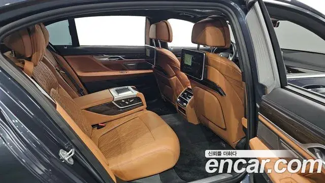 BMW 7 Series 2020 — ფოტო 22/37