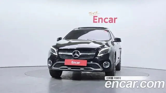 Mercedes-Benz GLA-Class 2018 — Şəkil 12/30