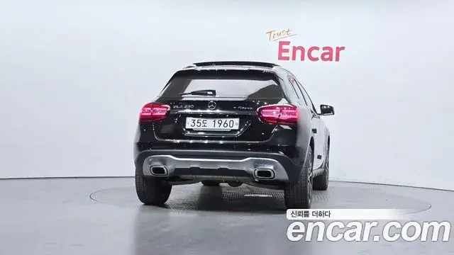 Mercedes-Benz GLA-Class 2018 — Şəkil 14/30