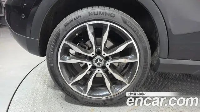 Mercedes-Benz GLA-Class 2018 — Şəkil 18/30
