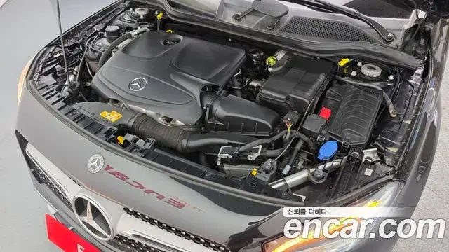 Mercedes-Benz GLA-Class 2018 — Şəkil 6/30