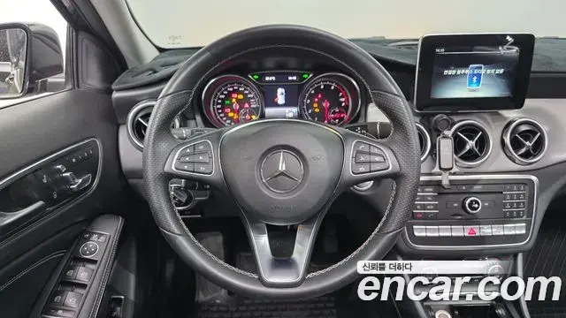 Mercedes-Benz GLA-Class 2018 — Şəkil 9/30