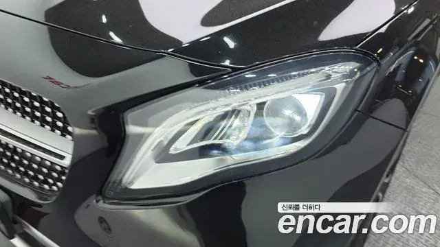 Mercedes-Benz GLA-Class 2018 — Şəkil 16/30