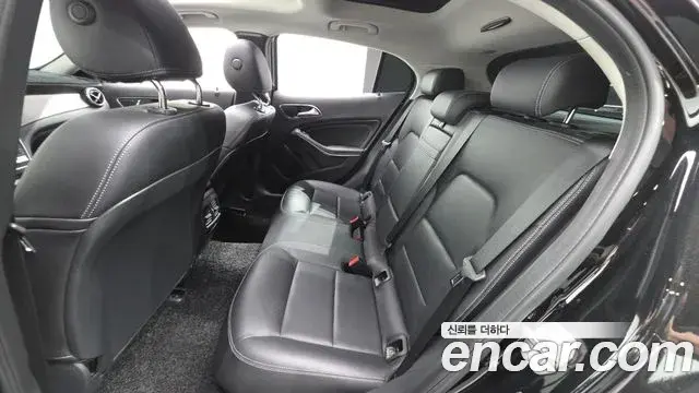 Mercedes-Benz GLA-Class 2018 — Şəkil 22/30