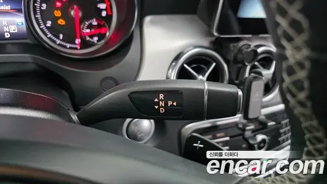 Mercedes-Benz GLA-Class 2018 — Şəkil 30/30