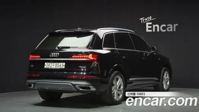 Audi Q7 2022 — Фото 2/20