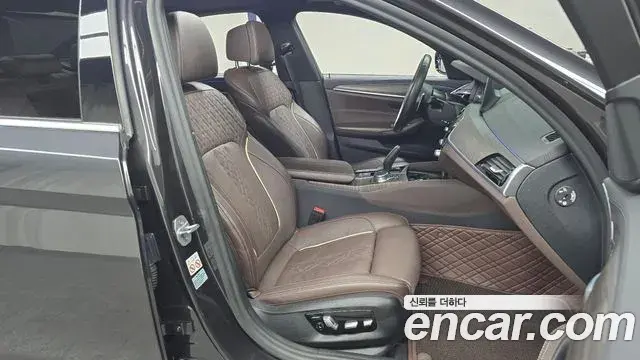 BMW 5 Series 2019 — Фото 10/20