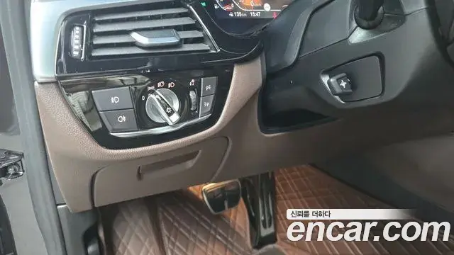 BMW 5 Series 2019 — Фото 19/20