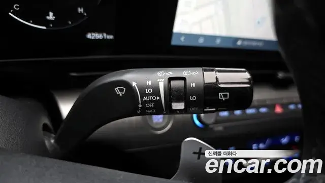 Hyundai Kona 2023 — Фото 16/20