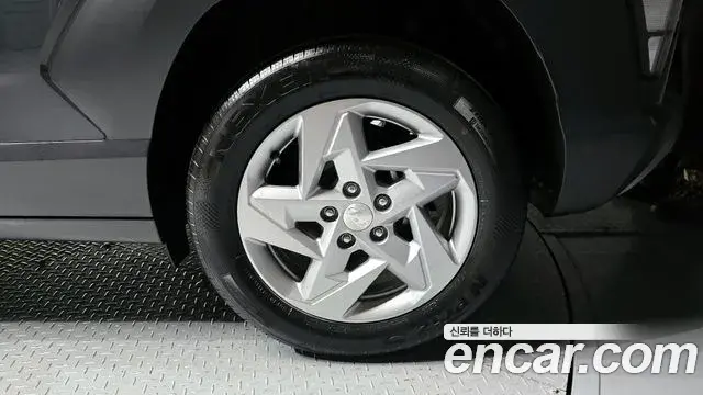 Hyundai Kona Hybrid 2023 — Şəkil 25/33