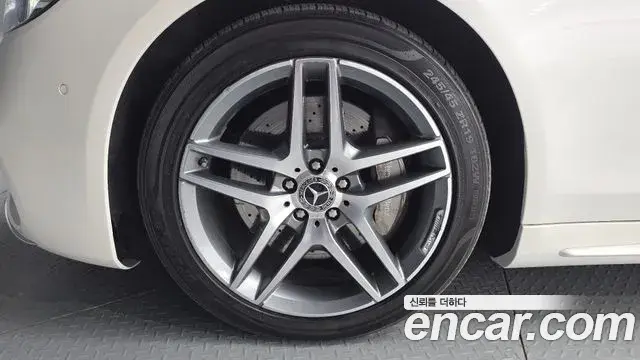 Mercedes-Benz S-Class 2019 — Photo 5/30
