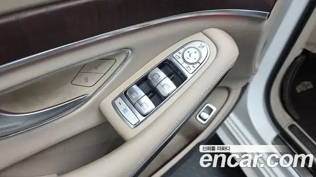 Mercedes-Benz S-Class 2019 — Photo 23/30