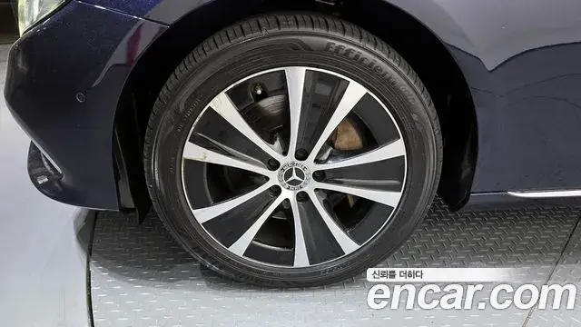 Mercedes-Benz E-Class 2020 — ფოტო 6/37