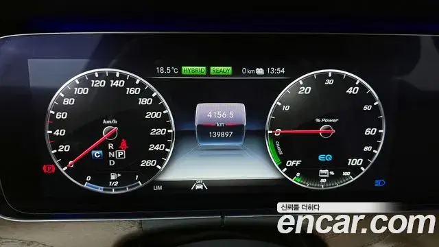 Mercedes-Benz E-Class 2020 — ფოტო 25/37