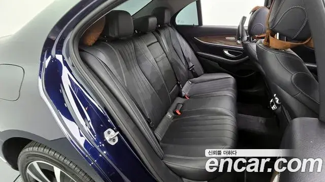 Mercedes-Benz E-Class 2020 — ფოტო 26/37
