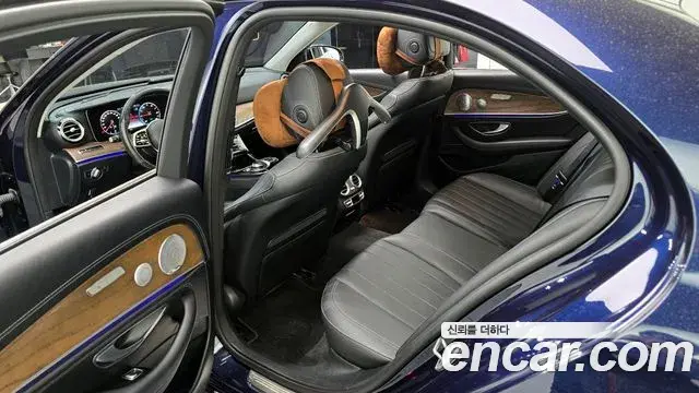Mercedes-Benz E-Class 2020 — ფოტო 7/37