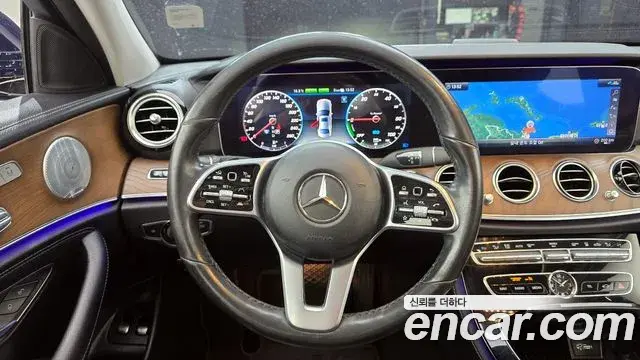 Mercedes-Benz E-Class 2020 — ფოტო 19/37