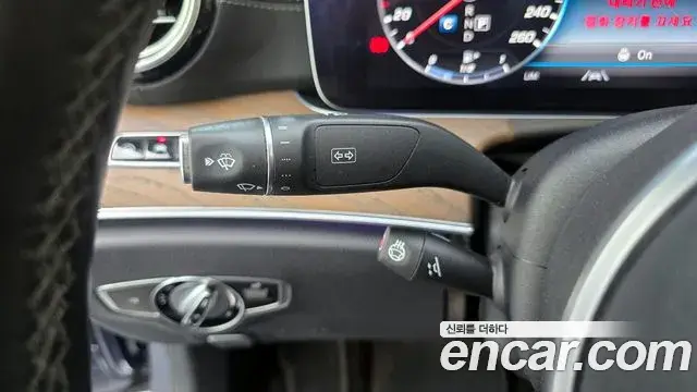 Mercedes-Benz E-Class 2020 — ფოტო 29/37