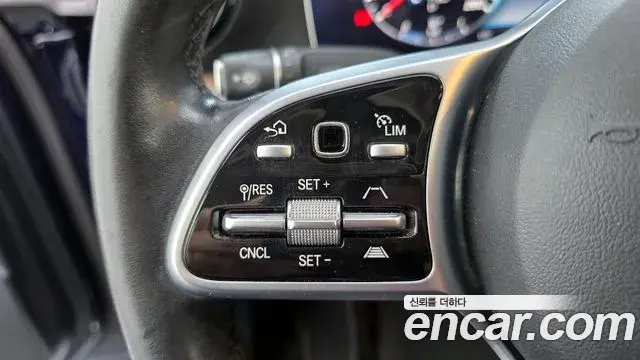 Mercedes-Benz E-Class 2020 — ფოტო 33/37
