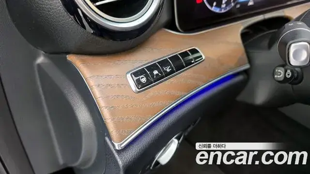 Mercedes-Benz E-Class 2020 — ფოტო 18/37