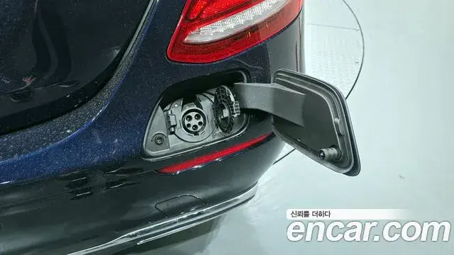 Mercedes-Benz E-Class 2020 — ფოტო 28/37