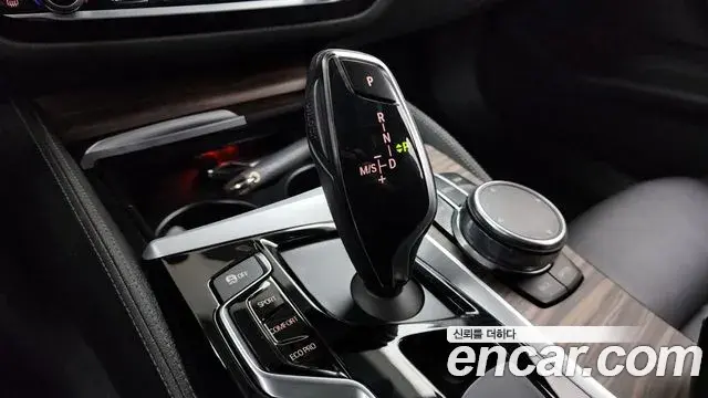 BMW 5 Series 2018 — Фото 8/20