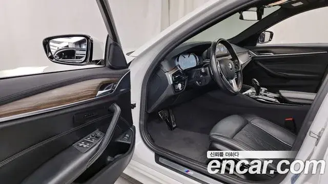 BMW 5 Series 2018 — Фото 9/20