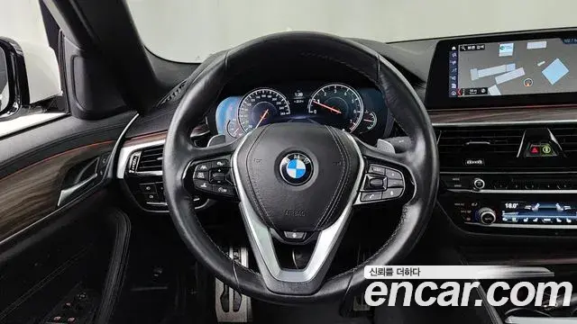 BMW 5 Series 2018 — Фото 13/20