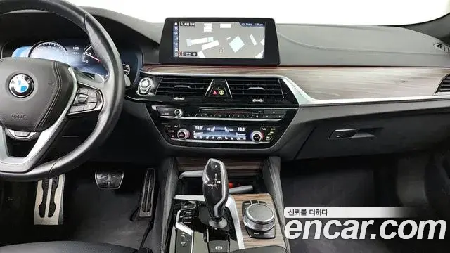 BMW 5 Series 2018 — Фото 14/20