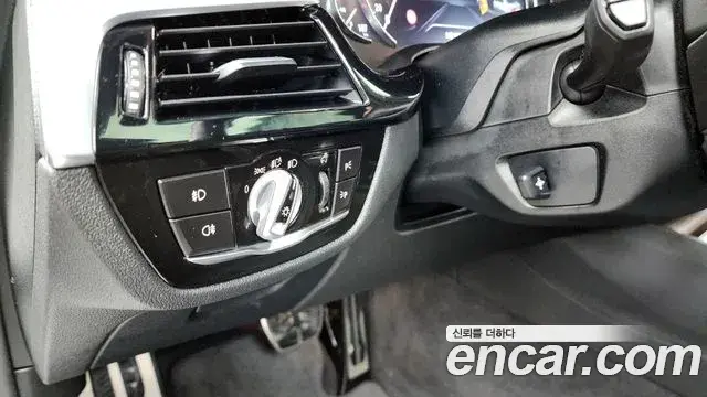 BMW 5 Series 2018 — Фото 16/20
