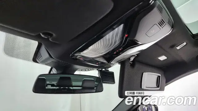 BMW 5 Series 2018 — Şəkil 32/36