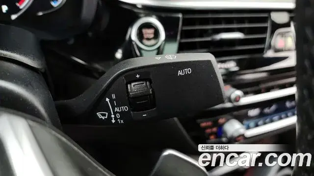 BMW 5 Series 2018 — Şəkil 15/36