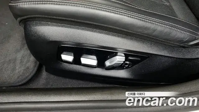 BMW 5 Series 2018 — Şəkil 13/36