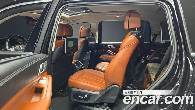 BMW X7 2019 — Photo 14/36