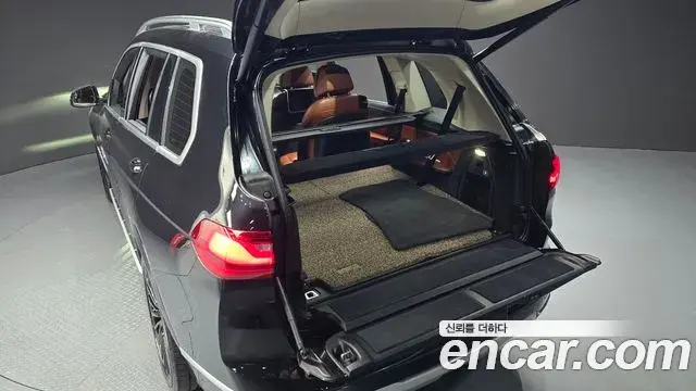 BMW X7 2019 — Photo 16/36