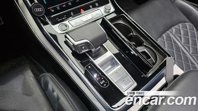 Audi Q8 2023 — ფოტო 33/37