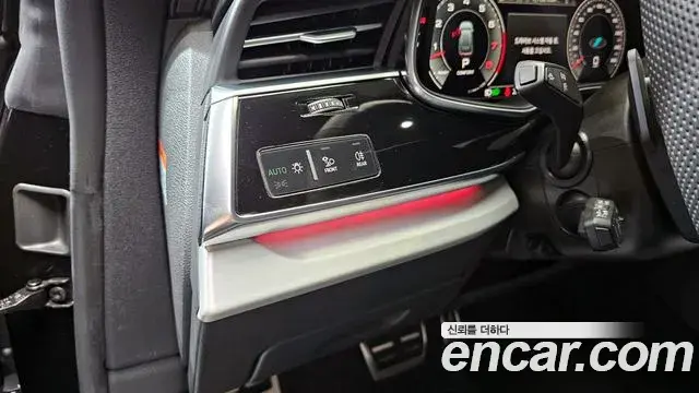 Audi Q8 2023 — ფოტო 24/37