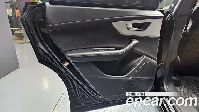 Audi Q8 2023 — ფოტო 6/37