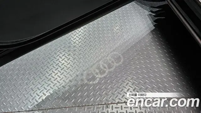 Audi Q8 2023 — ფოტო 22/37