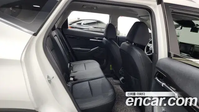 Kia Seltos 2022 — Şəkil 13/30