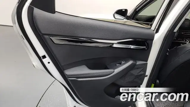 Kia Seltos 2022 — Şəkil 12/30