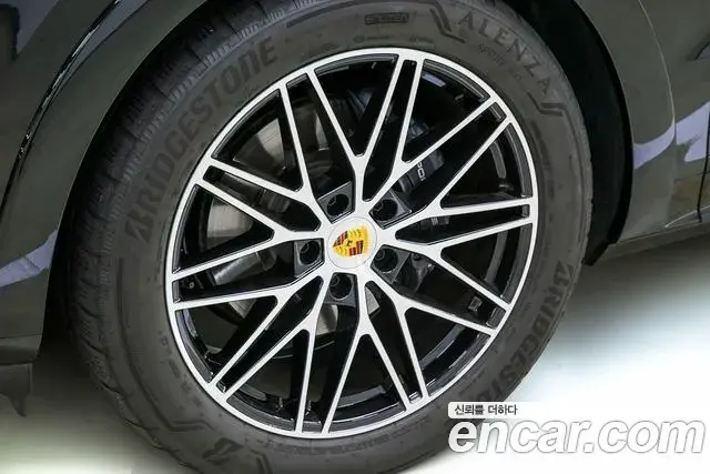 Porsche Cayenne 2024 — ფოტო 4/20