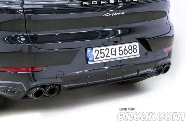 Porsche Cayenne 2024 — ფოტო 12/20