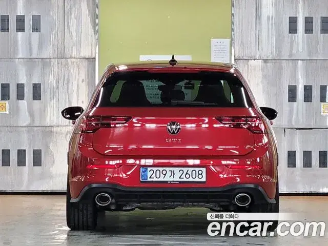 Volkswagen Golf 2023 — Photo 2/20