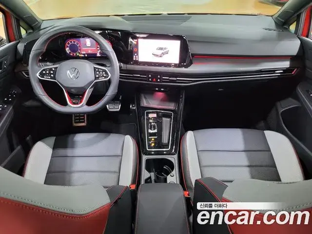 Volkswagen Golf 2023 — Photo 10/20