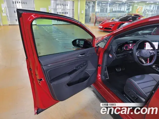 Volkswagen Golf 2023 — Photo 7/20
