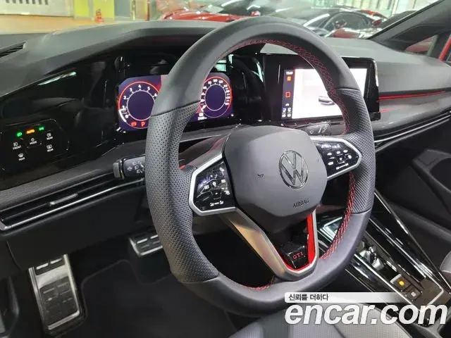 Volkswagen Golf 2023 — Photo 9/20