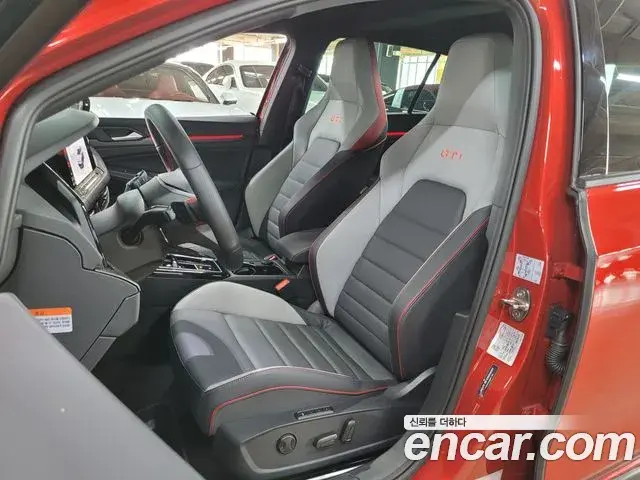 Volkswagen Golf 2023 — Photo 11/20